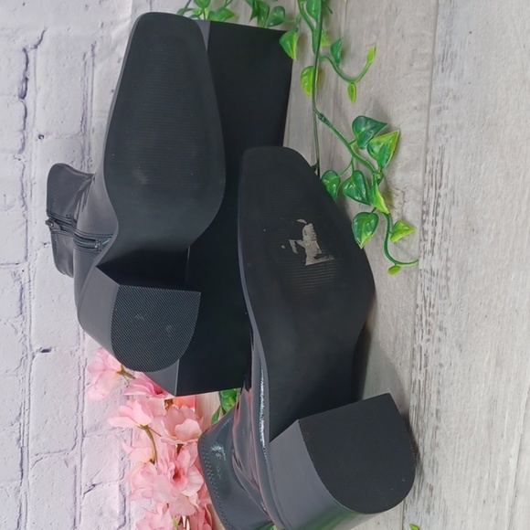 Steve Madden Rolfe Block Heel Bootie NWOB - Picture 5 of 8